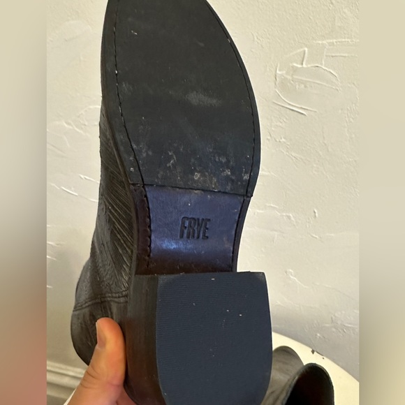 Stylish Silver Frye Ankle Boots - Size 7 - Picture 7 of 8